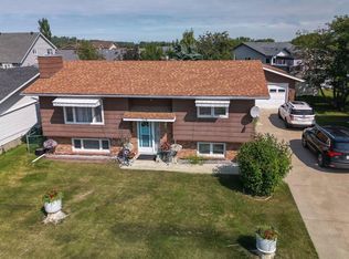 5216 S 56th Ave, Eckville, AB T0M 0X0