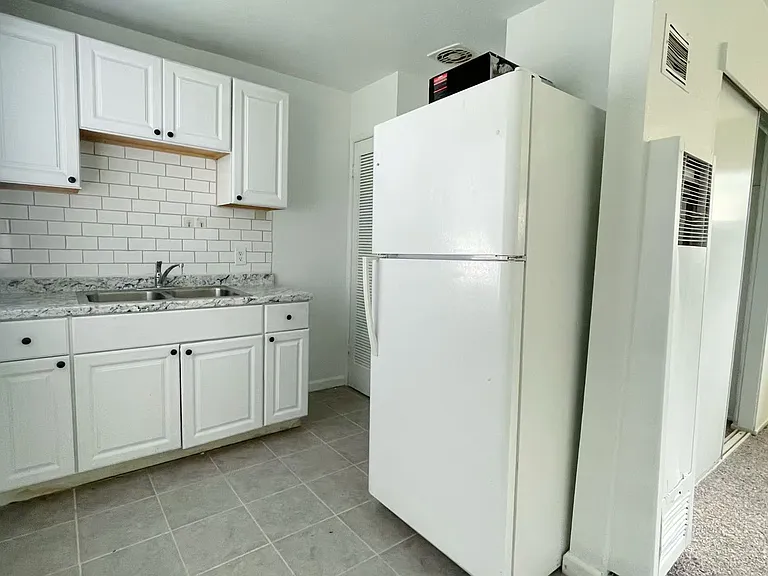 1705 Kenwood St #D — Photo 8