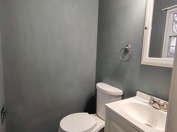 5th image of 1208 Scott Dr
