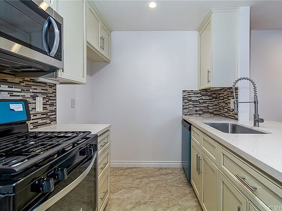 4th image of 18645 Hatteras St Unit 304