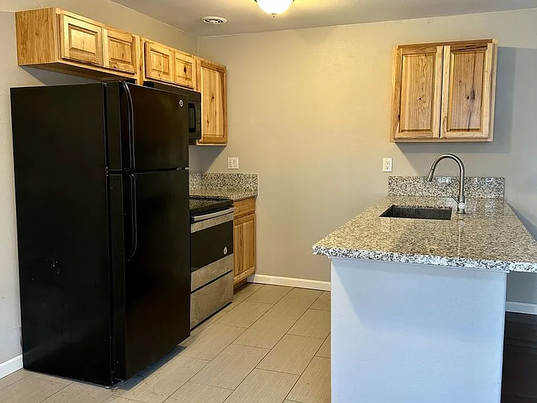 337 N. Merrill Ave — Photo 2