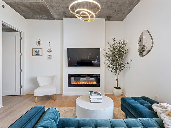 3rd image of 1510 Demonbreun St APT 807