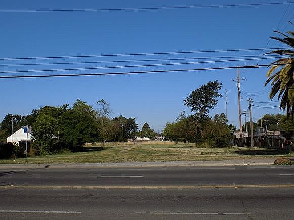 2nd image of 3139 Rio Linda Blvd