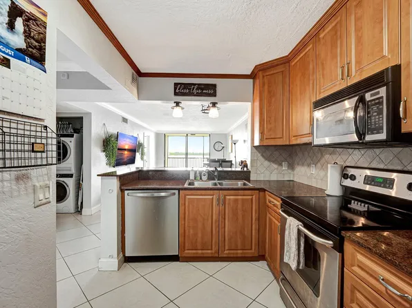 110 Lake Emerald Drive #407, Oakland Park, FL 33309