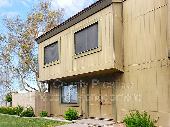 2nd image of 1012 E Diamond Dr