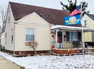 11094 Pine St, Taylor, MI 48180