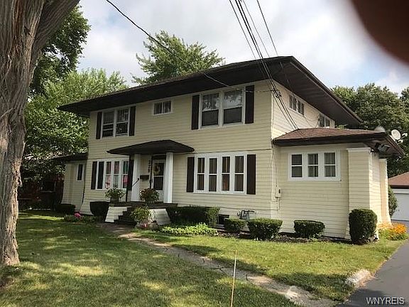2nd image of 279 Lake St