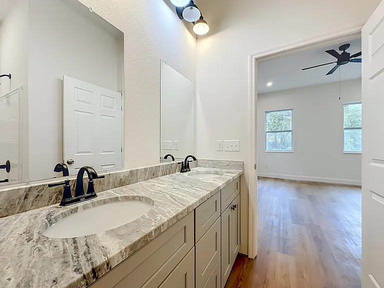 2250 W 13th St — Photo 22