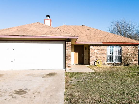 2nd image of 2404 Huckleberry Dr