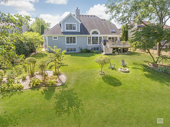 3rd image of 740 Persimmon Dr