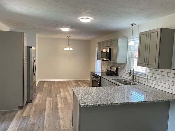 5th image of 886 Southview Cir