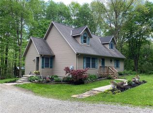 19618 Greenleaf Dr, Saegertown, PA 16433