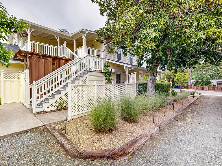 1133 Edwards St — Photo 3