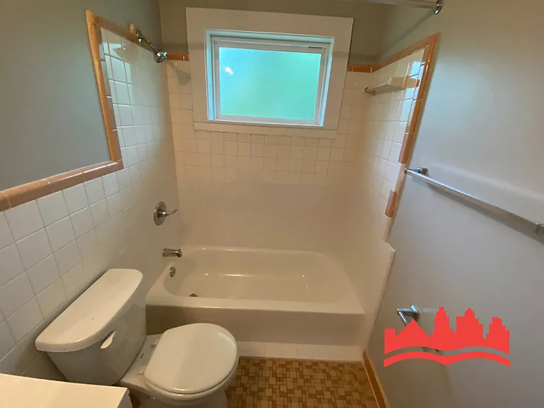 3139 Edgeware Rd S — Photo 12