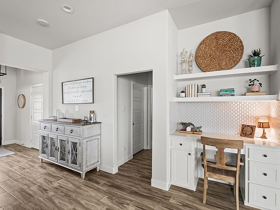 4th image of 421 Monarch Way