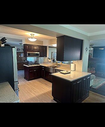 2nd image of 15698 Sussex St