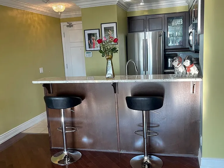 330 Red Maple Rd W #901 — Photo 10