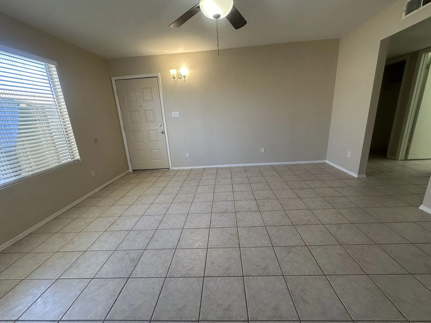 Tempe Single Level 3 Bedroom Twin Home With A 1 Car Garage And Covered Parking — Photo 3