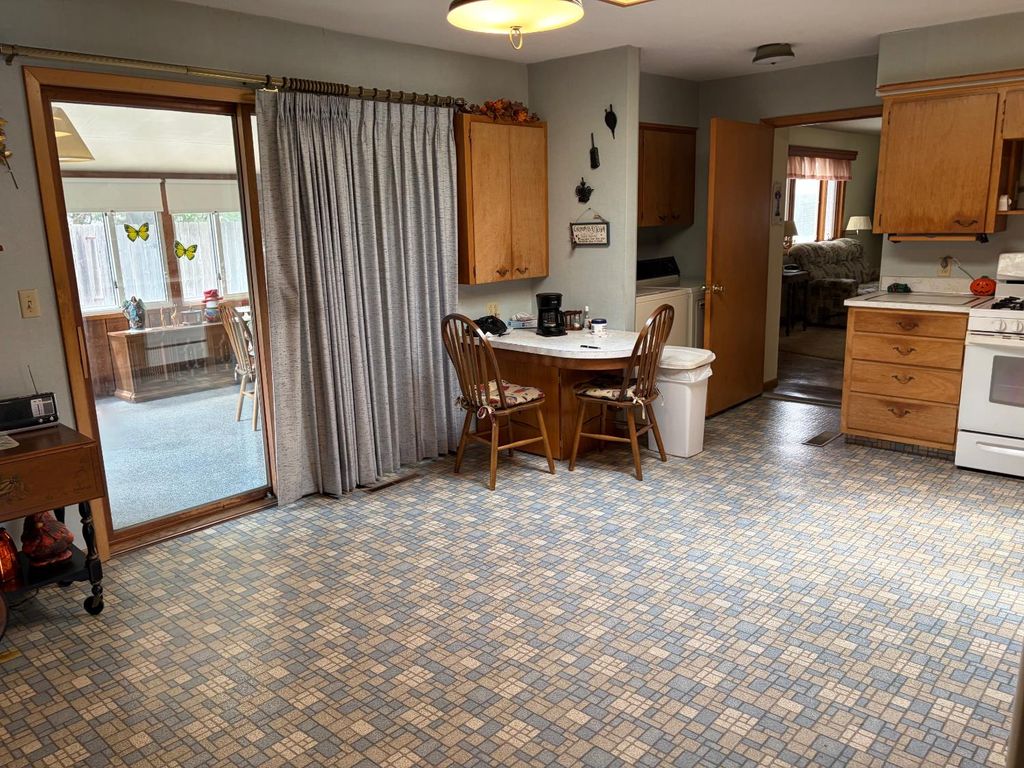 107 Cay Ave, Meade, KS - More