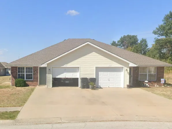 222 Parker Dr #2, Grain Valley, MO 64029