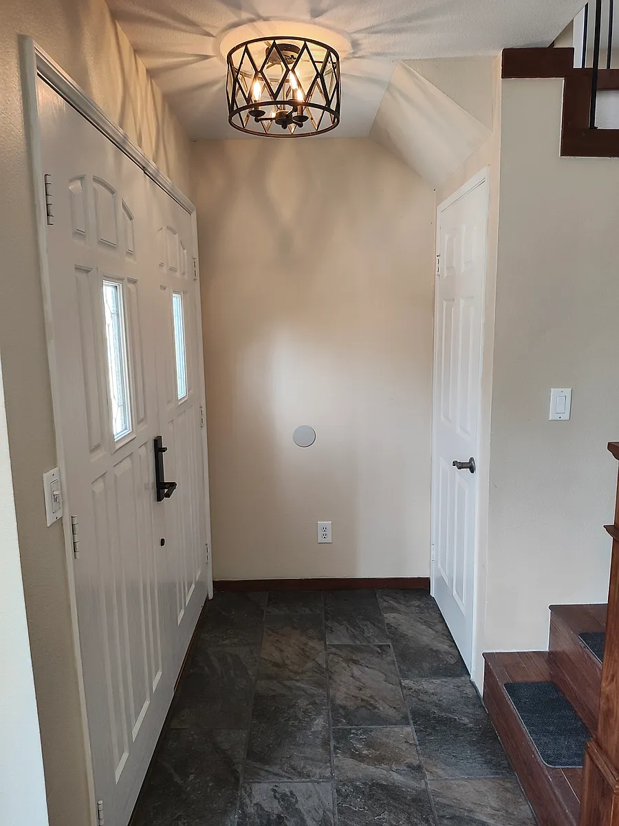 Entry - Lexington Dr