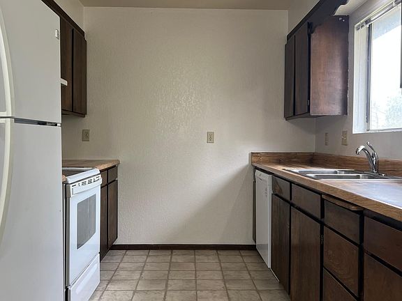 4th image of 14937 Shoreline Dr APT 1