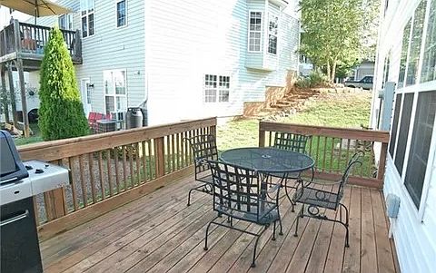 3rd image of 404 Calloway Dr