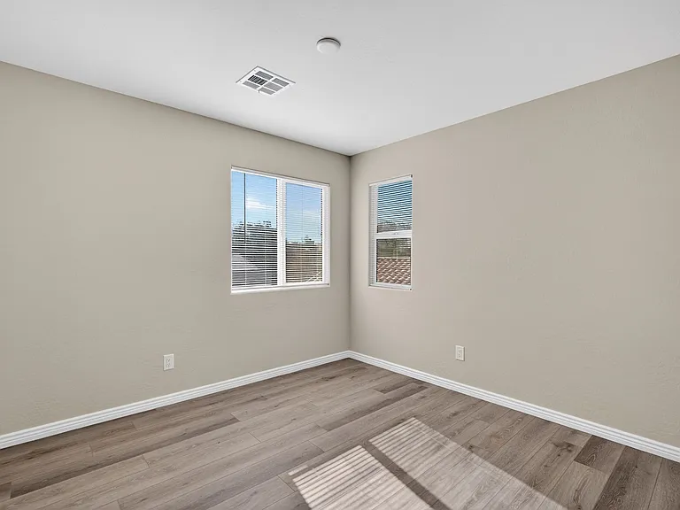 3624 N 106th Ln — Photo 16