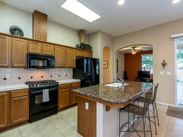 632 W Fontaine Ln — Photo 8