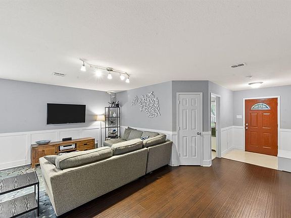 5th image of 1711 Honey Creek Ln