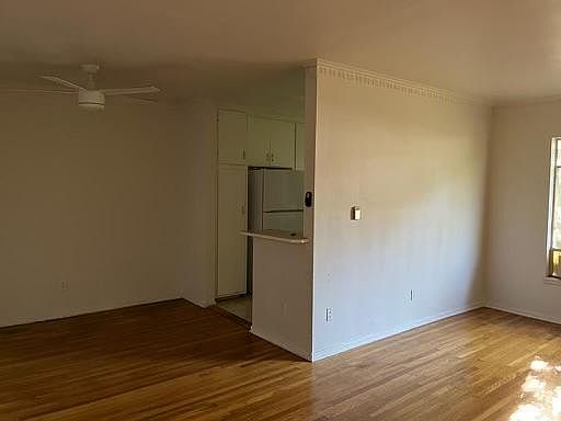 3rd image of 2135 N Beachwood Dr APT 9