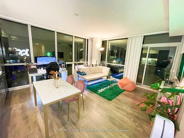 45 Charles St E #2710 — Photo 8