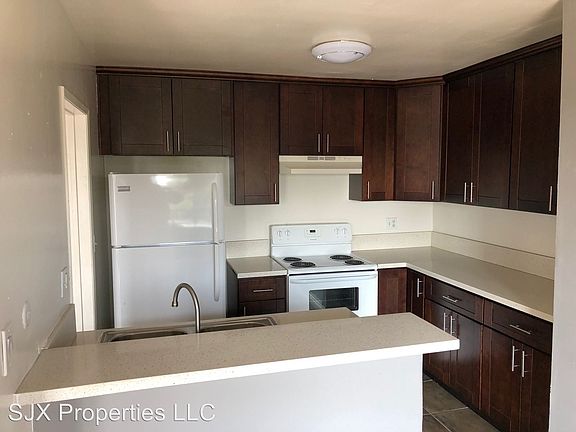 5th image of 8061 Romaine St APT 305