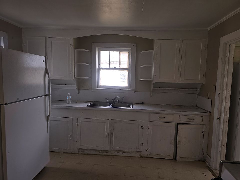 2nd image of 125 Easley St