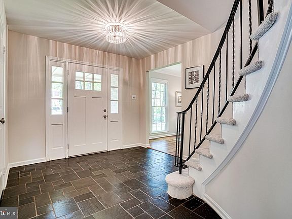 3rd image of 6602 Briar Hill Ct