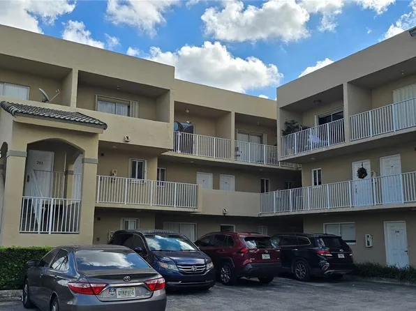 2630 W 76th St APT 201, Hialeah, FL 33016