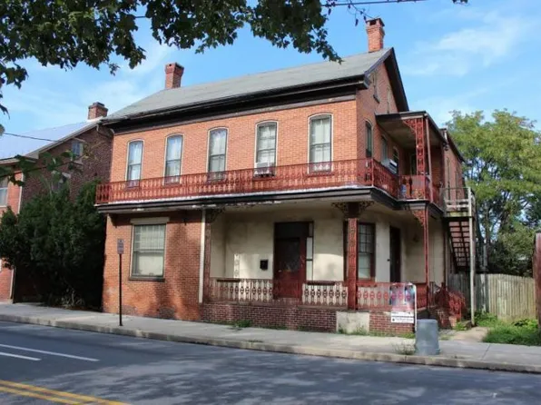 215 S Main St, Manheim, PA 17545