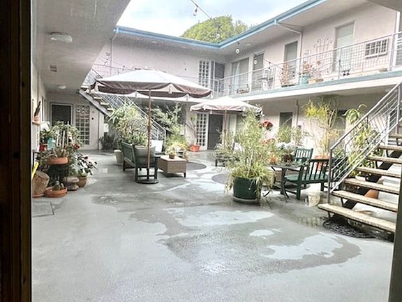 3rd image of 1152-1154 Poinsettia Pl #6
