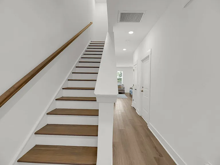 1549 Evergreen St — Photo 12