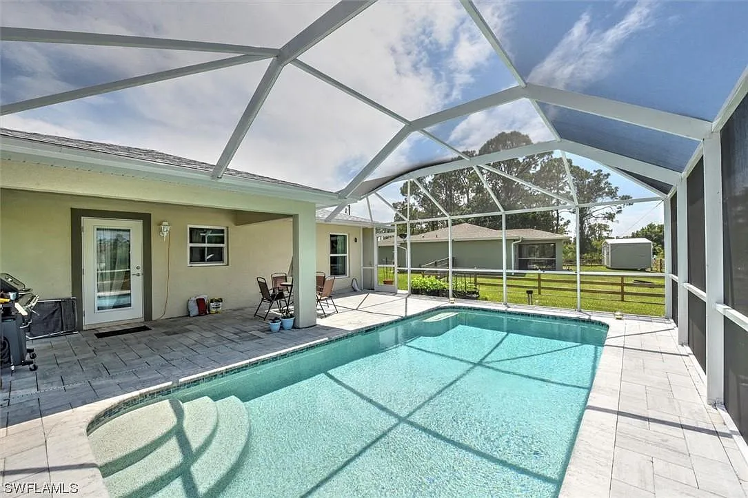 3 bed, 1212 sqft, $2,200 — Photo 2