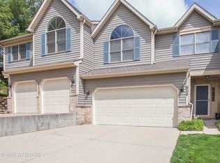 608 River Bluff Dr, Carpentersville, IL 60110