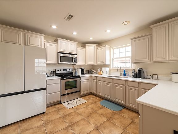 3rd image of 6309 S 37th St