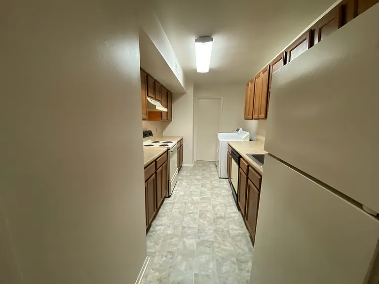 County Green Apartments — Photo 74