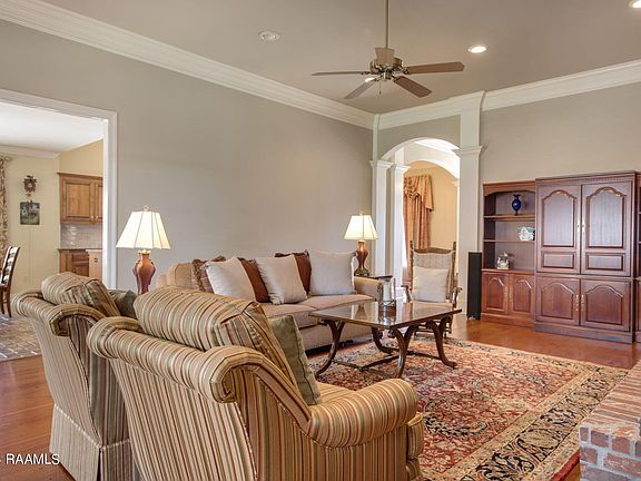5th image of 206 Country Hollow Ln