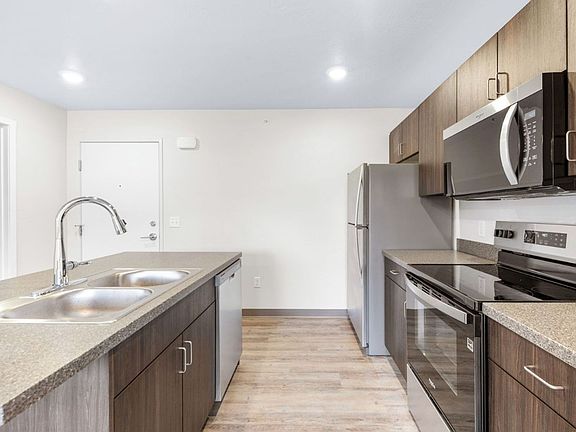 4th image of 352 Deschane Ave #6