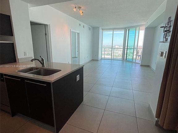 3rd image of 1900 N Bayshore Dr APT 2416
