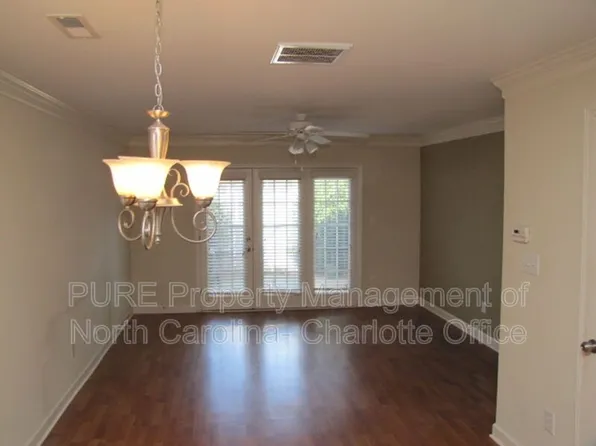 1336 Green Oaks Ln APT D, Charlotte, NC 28205