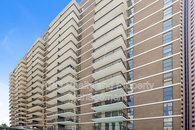 1st image of 620 Peachtree St NE APT 901