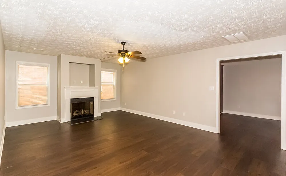 4 bed, 3.0 bath, 2625 sqft, $2,205 — Photo 2