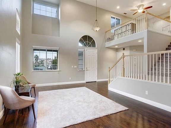 4th image of 241 Menard Cir
